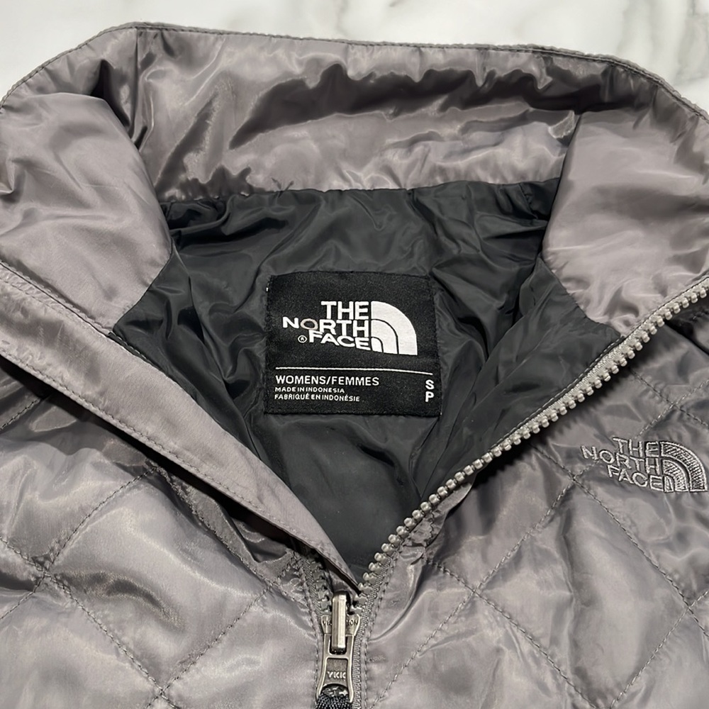 North Face Light Weight Jacket - image 3